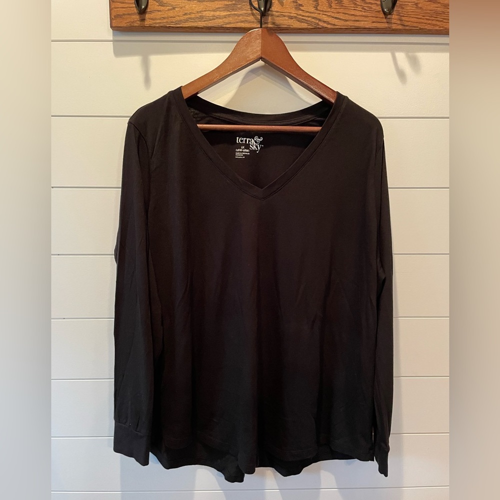 Terra & Sky Black Long Sleeve V Neck Tee 1X Curved Hem